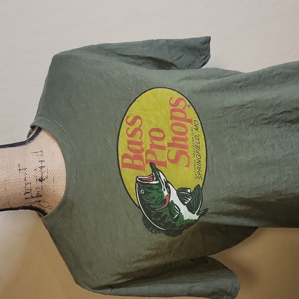 Bass Pro Shop T shirt.